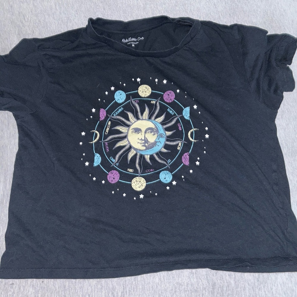 black sun zodiac cropped baggy tee